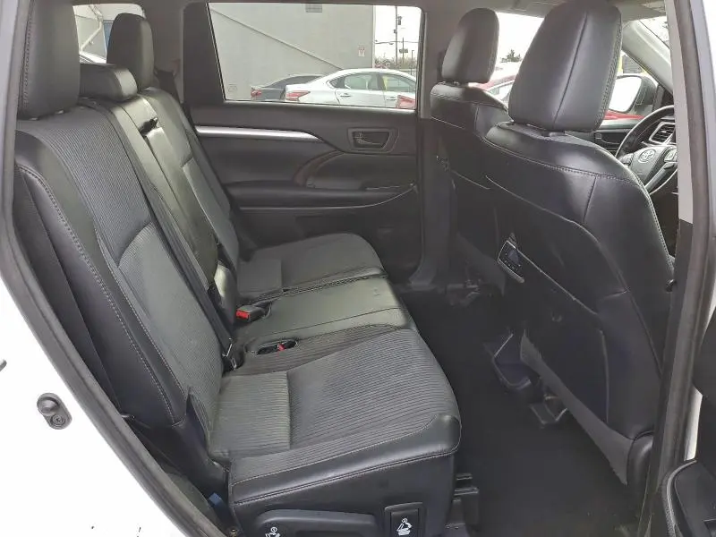 2015 TOYOTA HIGHLANDER LE  