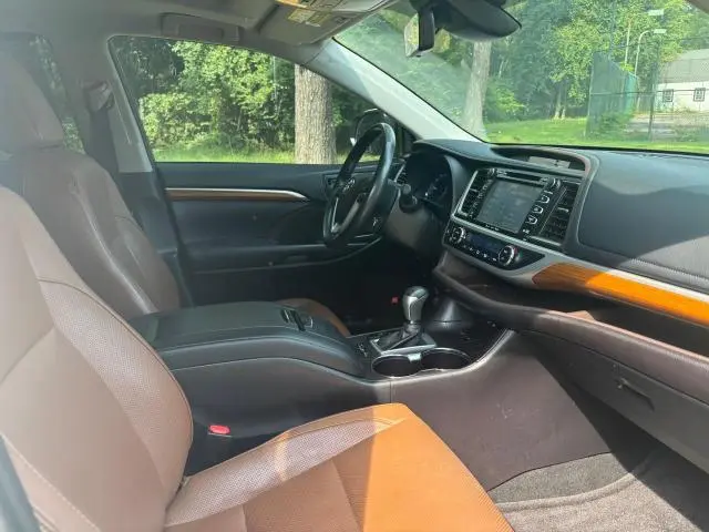 2019 TOYOTA HIGHLANDER LIMITED  
