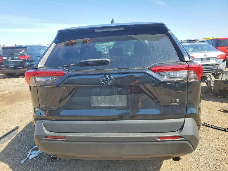 2022 TOYOTA RAV4 LE  