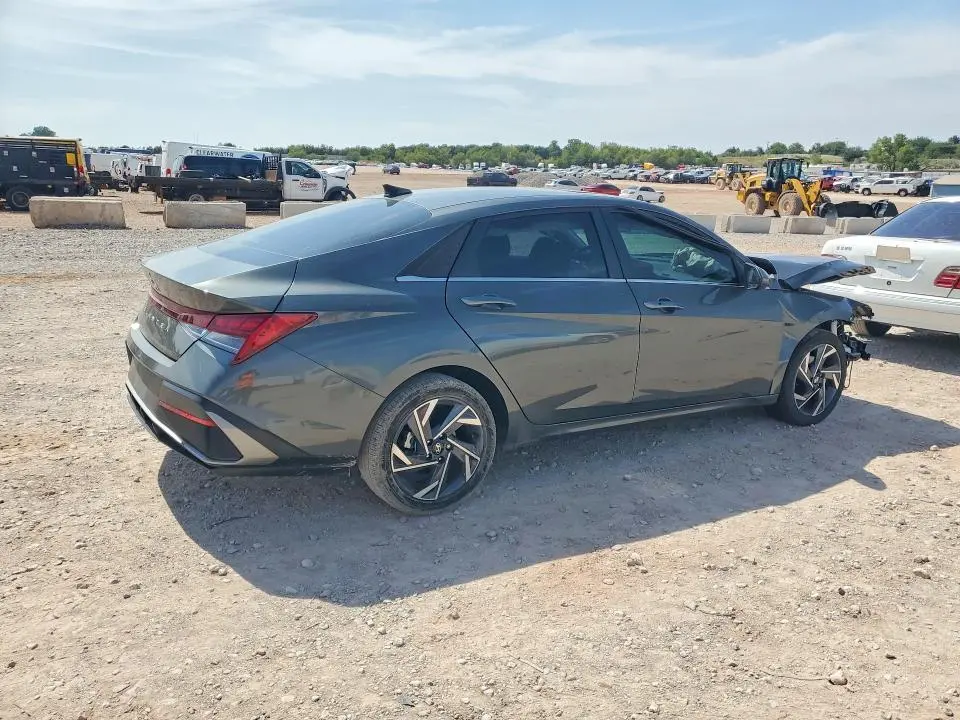 2025 HYUNDAI ELANTRA SEL  