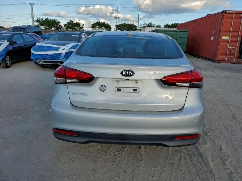 2017 KIA FORTE LX  