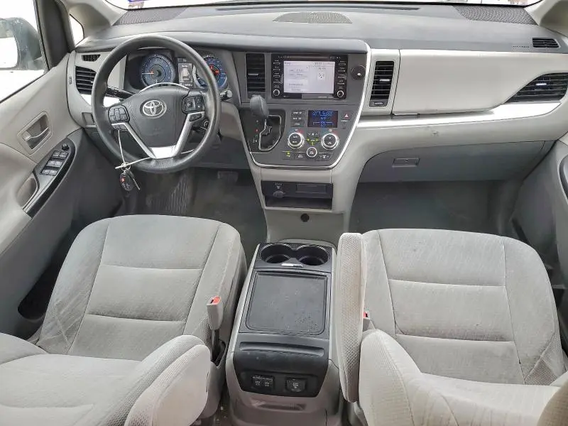 2018 TOYOTA SIENNA LE  