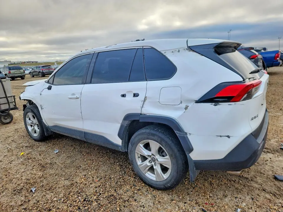 2021 TOYOTA RAV4 XLE  
