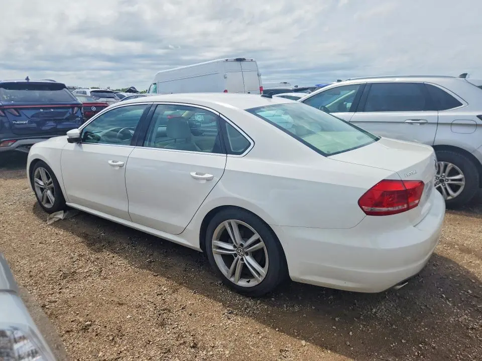 2015 VOLKSWAGEN PASSAT SE  