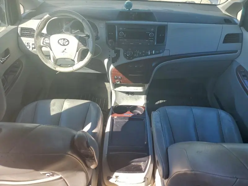 2011 TOYOTA SIENNA XLE  