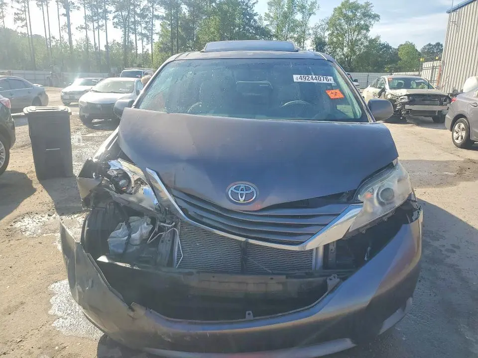 2013 TOYOTA SIENNA XLE 8-PASSENGER  