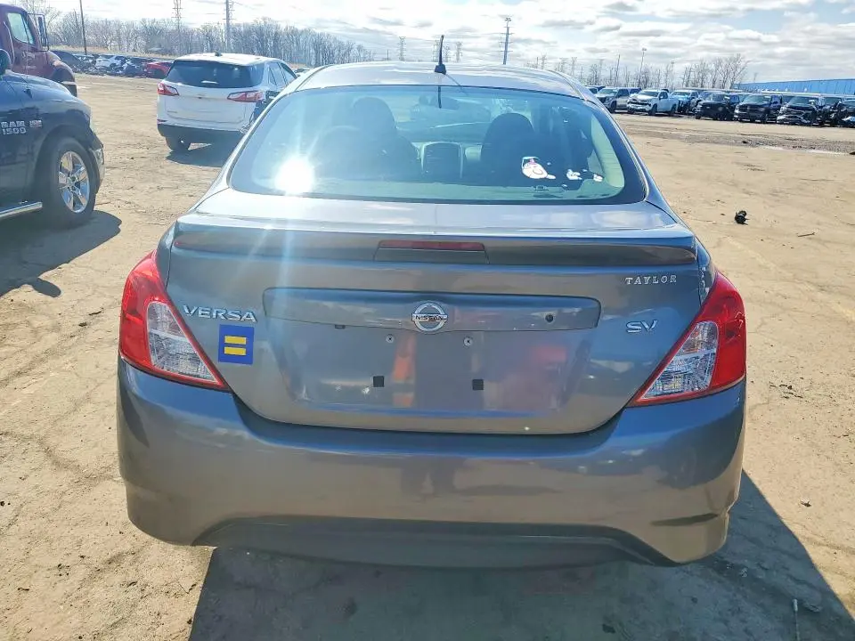 2019 NISSAN VERSA SV  