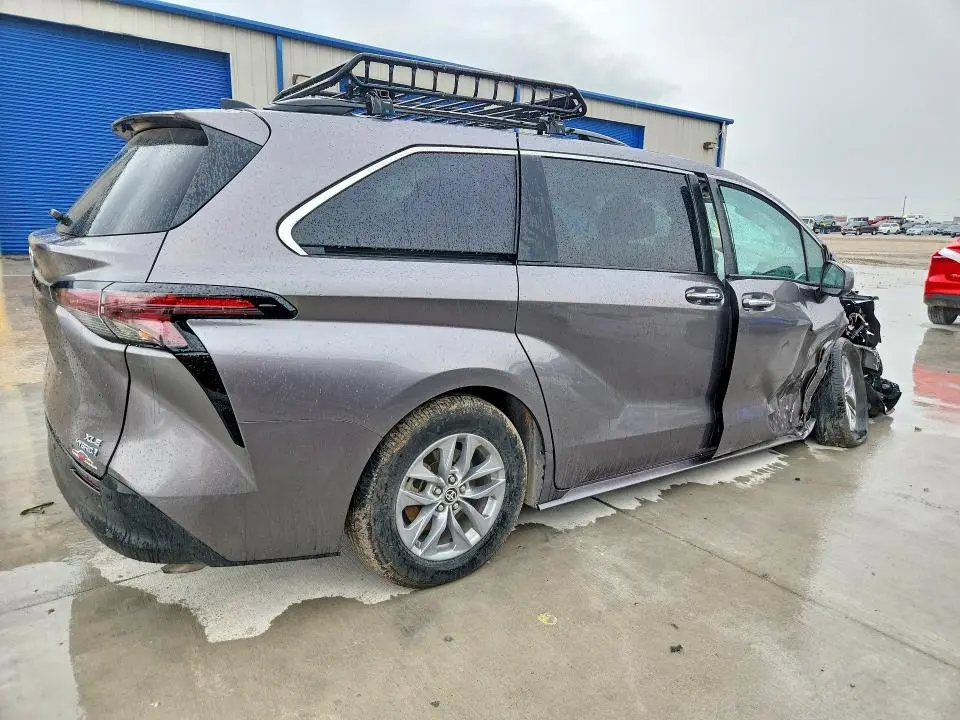 2024 TOYOTA SIENNA XLE 7-PASSENGER  