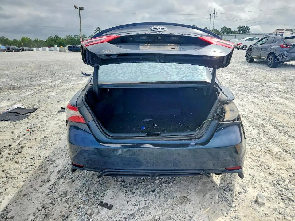 2019 TOYOTA CAMRY SE  