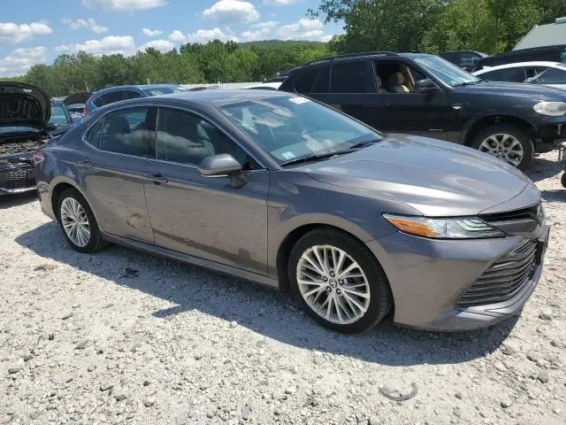 2020 TOYOTA CAMRY XLE  