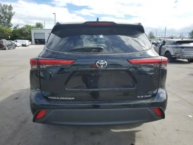 2022 TOYOTA HIGHLANDER XLE  
