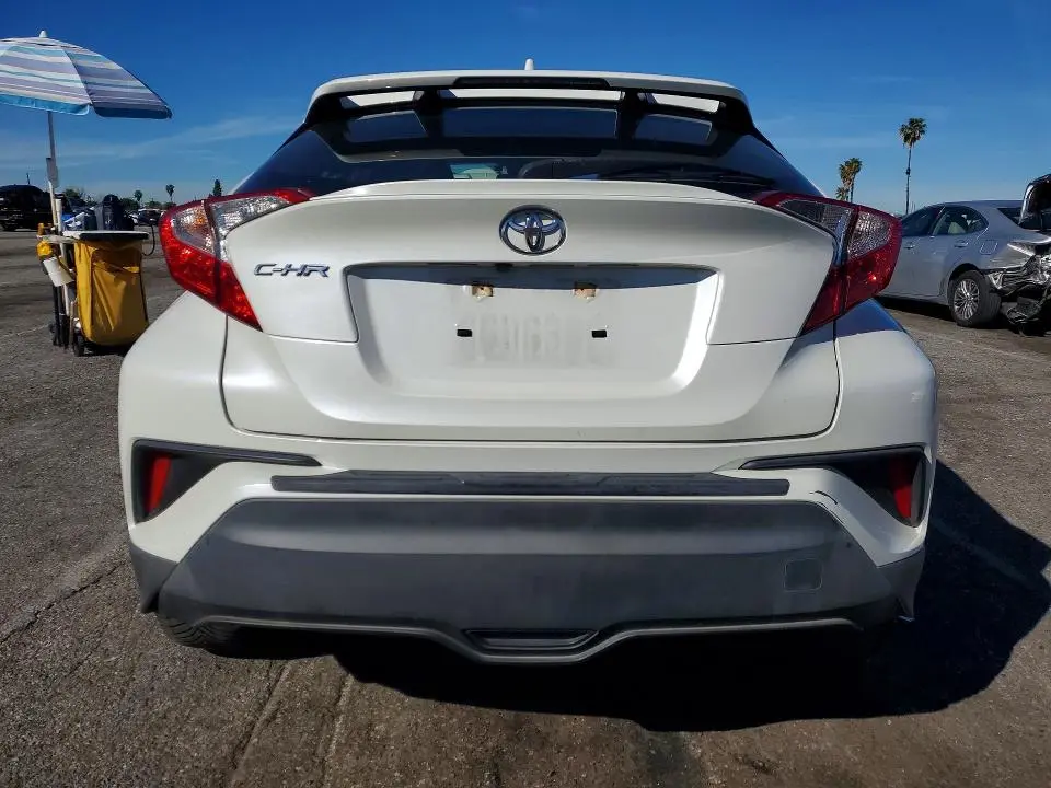 2019 TOYOTA C-HR XLE  