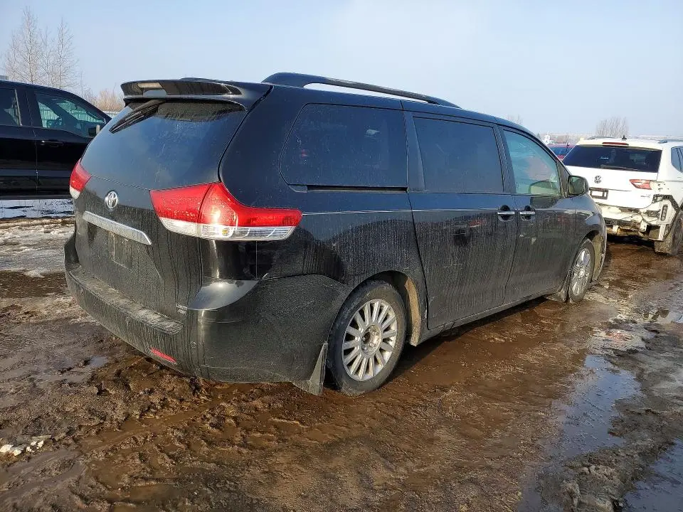 2011 TOYOTA SIENNA XLE  