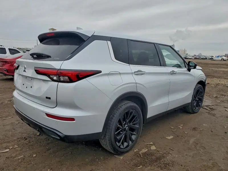 2024 MITSUBISHI OUTLANDER SE  