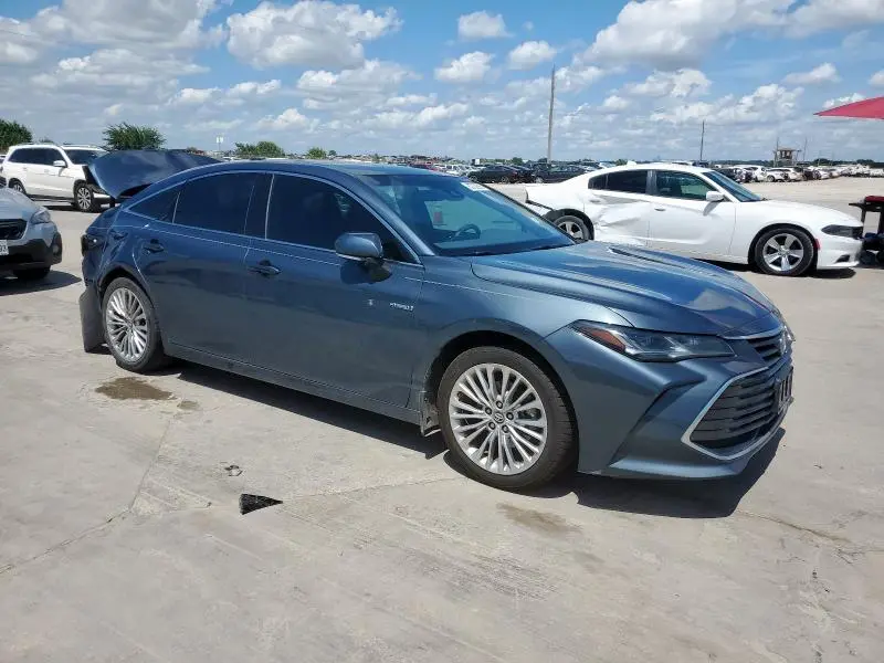 2019 TOYOTA AVALON XLE  