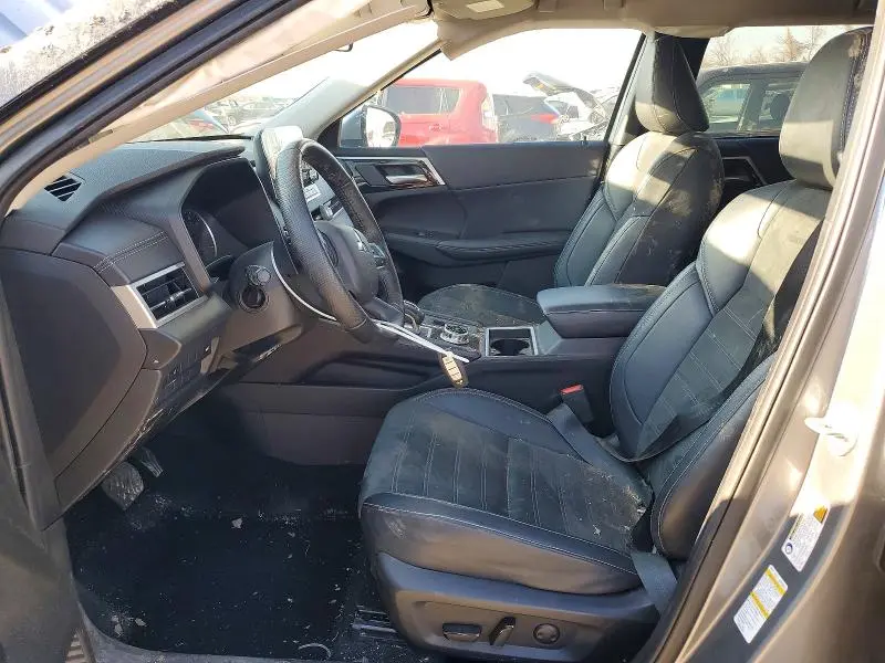 2024 MITSUBISHI OUTLANDER SE  