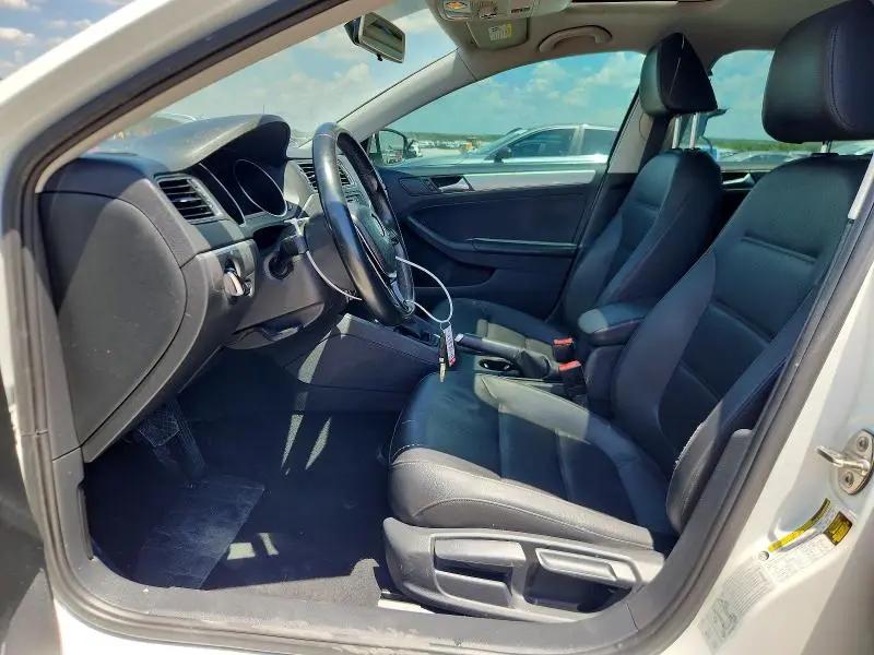 2017 VOLKSWAGEN JETTA SE  