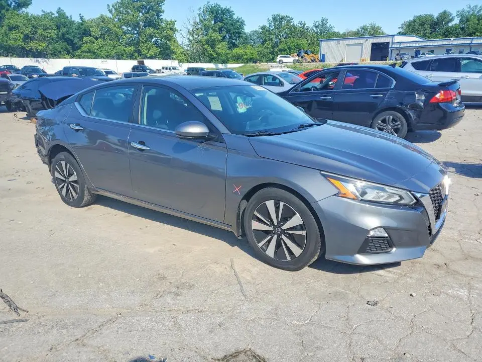 2021 NISSAN ALTIMA SV  