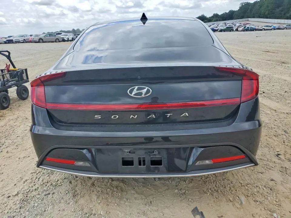 2022 HYUNDAI SONATA SE  