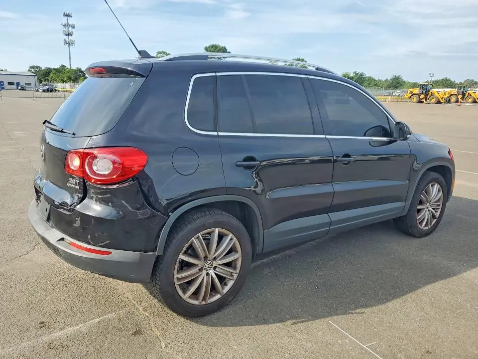 2010 VOLKSWAGEN TIGUAN SE  