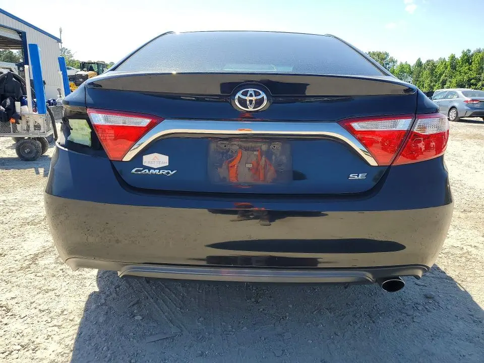 2017 TOYOTA CAMRY SE  