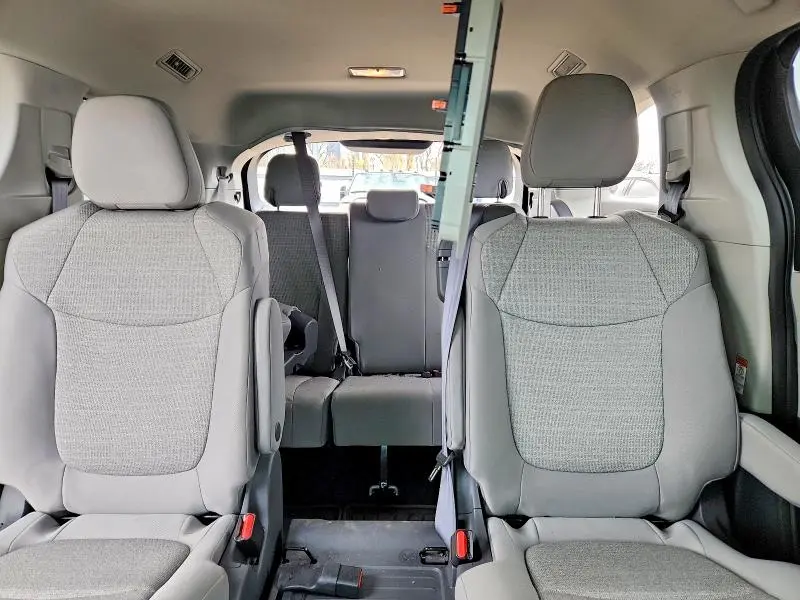 2021 TOYOTA SIENNA LE 8-PASSENGER  