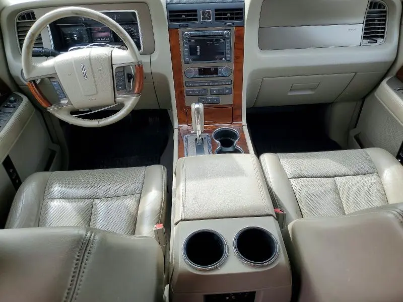 2011 LINCOLN NAVIGATOR   