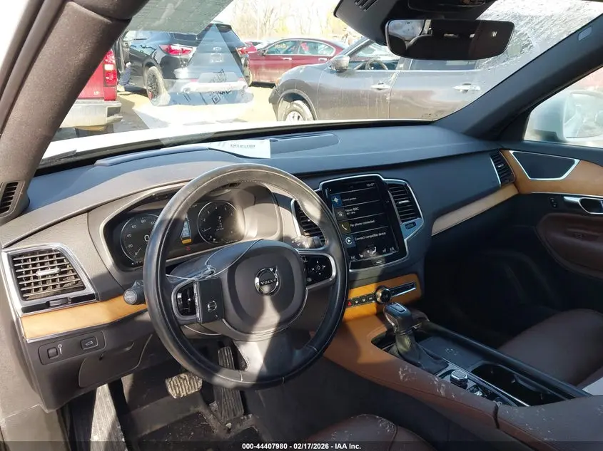 2021 VOLVO XC90 T6 MOMENTUM 7 PASSENGER