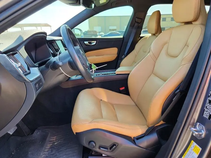 2020 VOLVO XC60 T5 MOMENTUM  