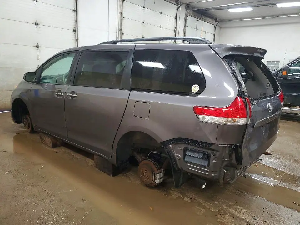 2014 TOYOTA SIENNA XLE 7-PASSENGER  