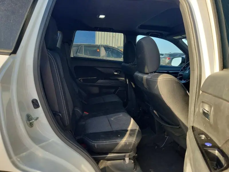 2018 MITSUBISHI OUTLANDER SE  