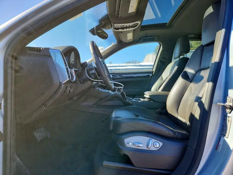 2017 PORSCHE CAYENNE   