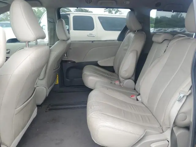 2013 TOYOTA SIENNA XLE  