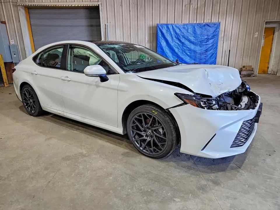 2025 TOYOTA CAMRY XLE  