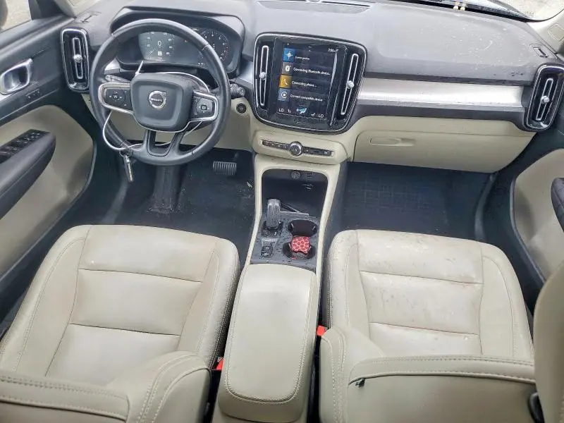 2021 VOLVO XC40 T5 MOMENTUM  