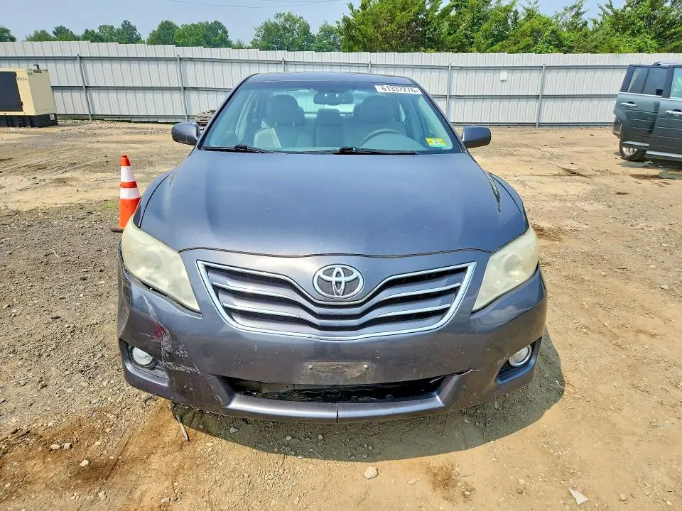 2011 TOYOTA CAMRY XLE V6  