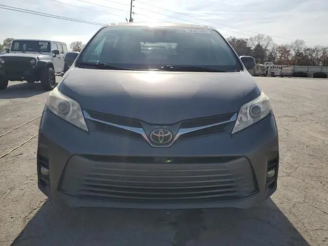 2019 TOYOTA SIENNA XLE  