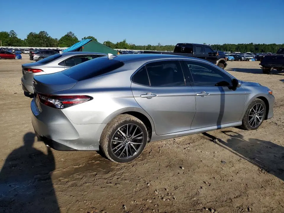 2023 TOYOTA CAMRY XLE  