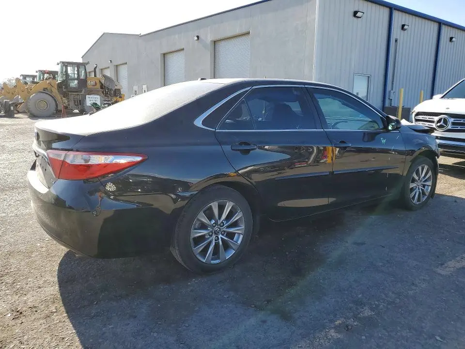 2016 TOYOTA CAMRY XLE  