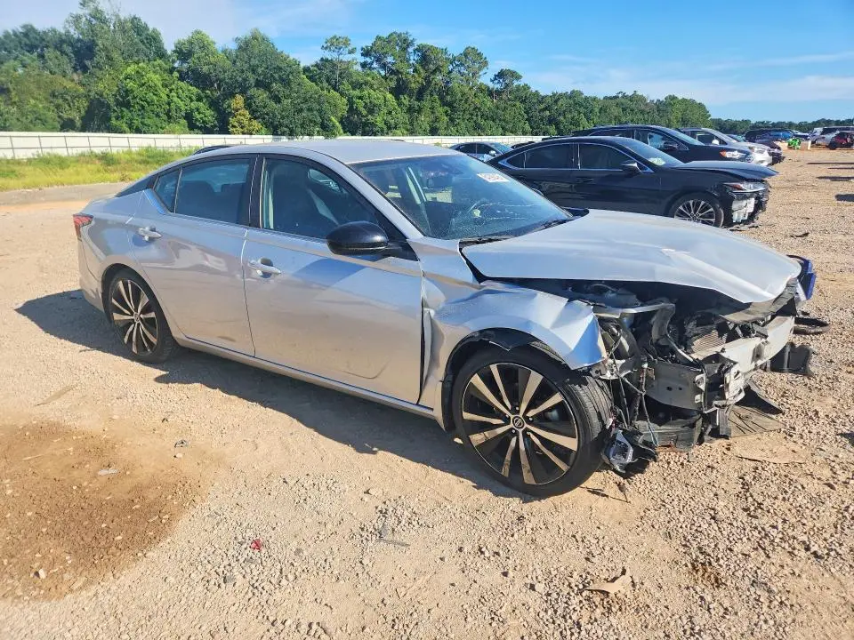 2022 NISSAN ALTIMA SR  