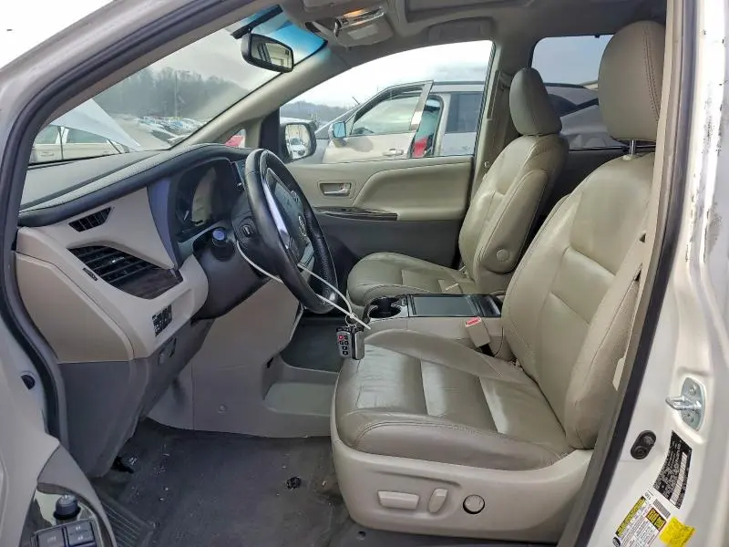 2016 TOYOTA SIENNA XLE  