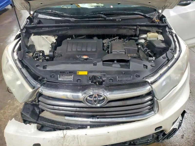 2016 TOYOTA HIGHLANDER LE  