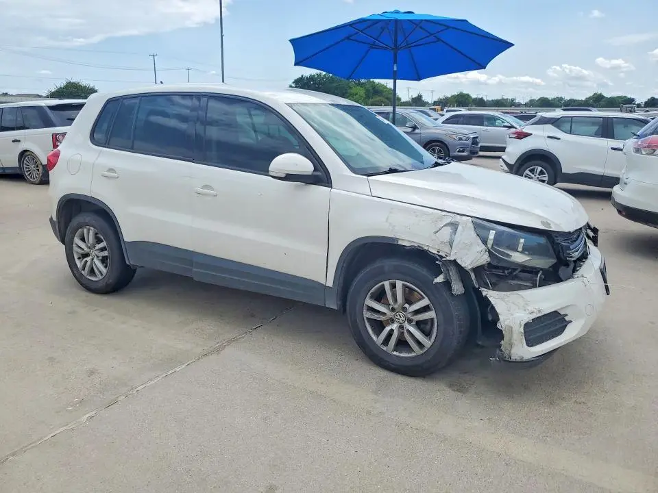 2013 VOLKSWAGEN TIGUAN S  