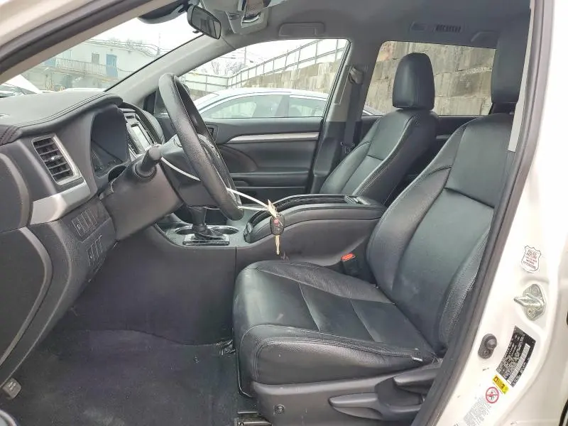 2019 TOYOTA HIGHLANDER LE  