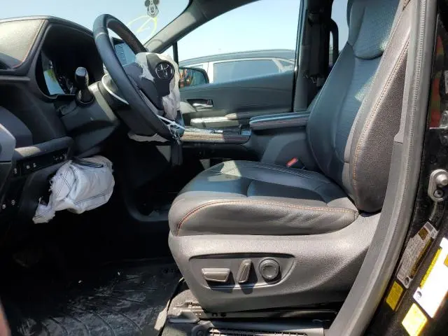 2021 TOYOTA SIENNA XSE  