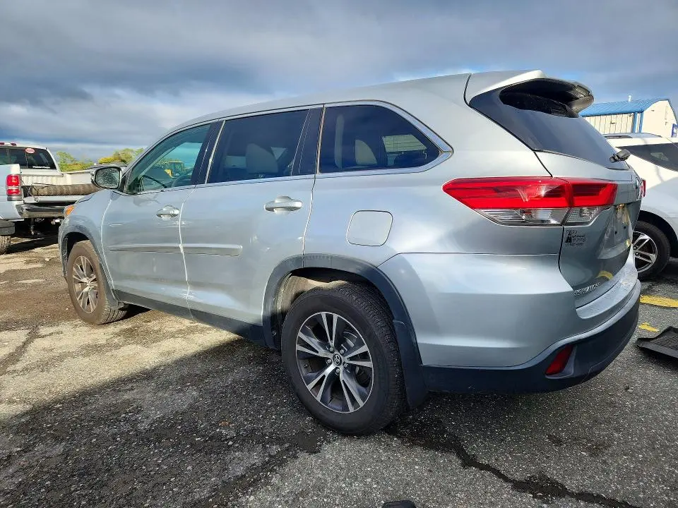 2019 TOYOTA HIGHLANDER LE  