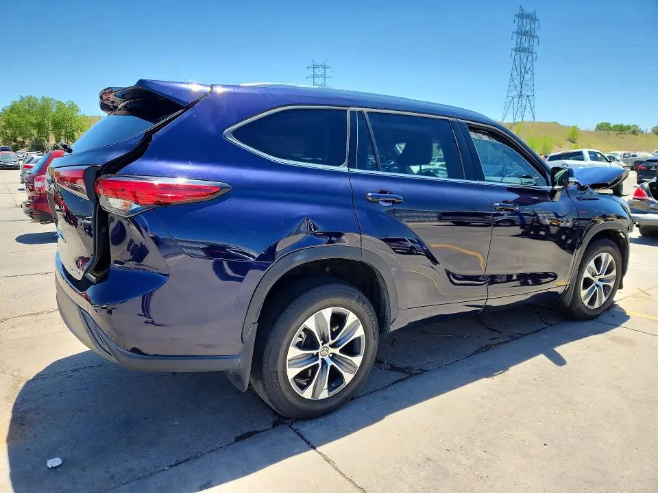 2021 TOYOTA HIGHLANDER XLE  
