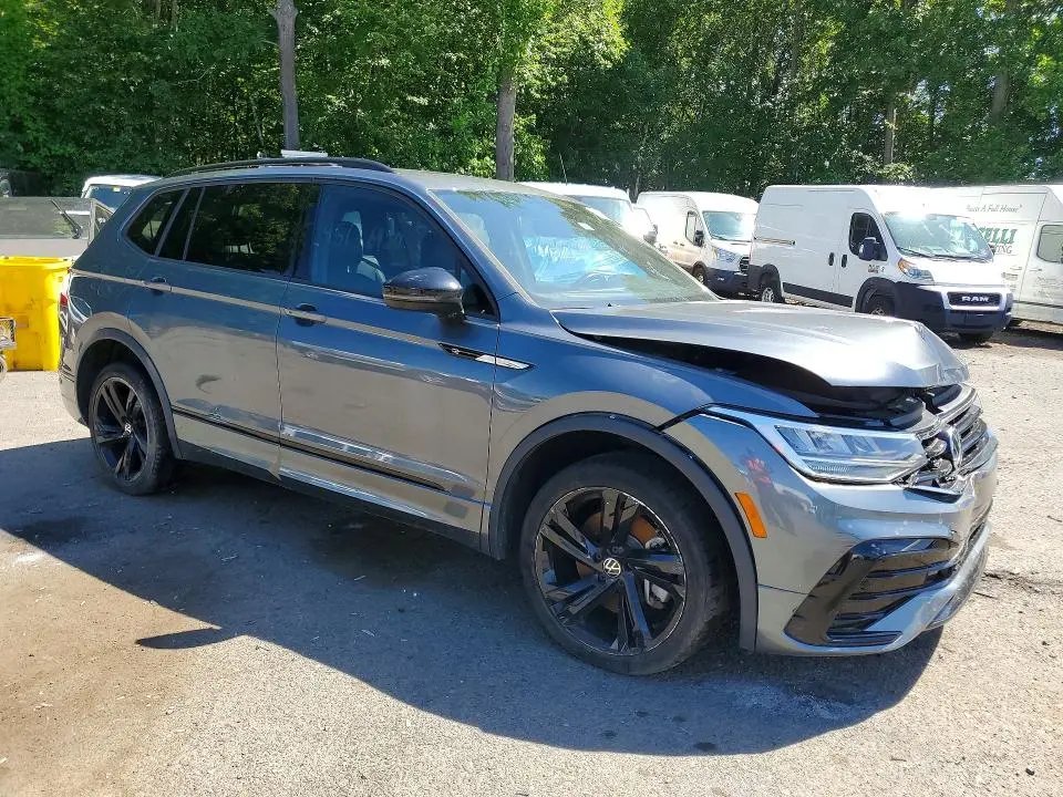 2023 VOLKSWAGEN TIGUAN SE R-LINE BLACK  
