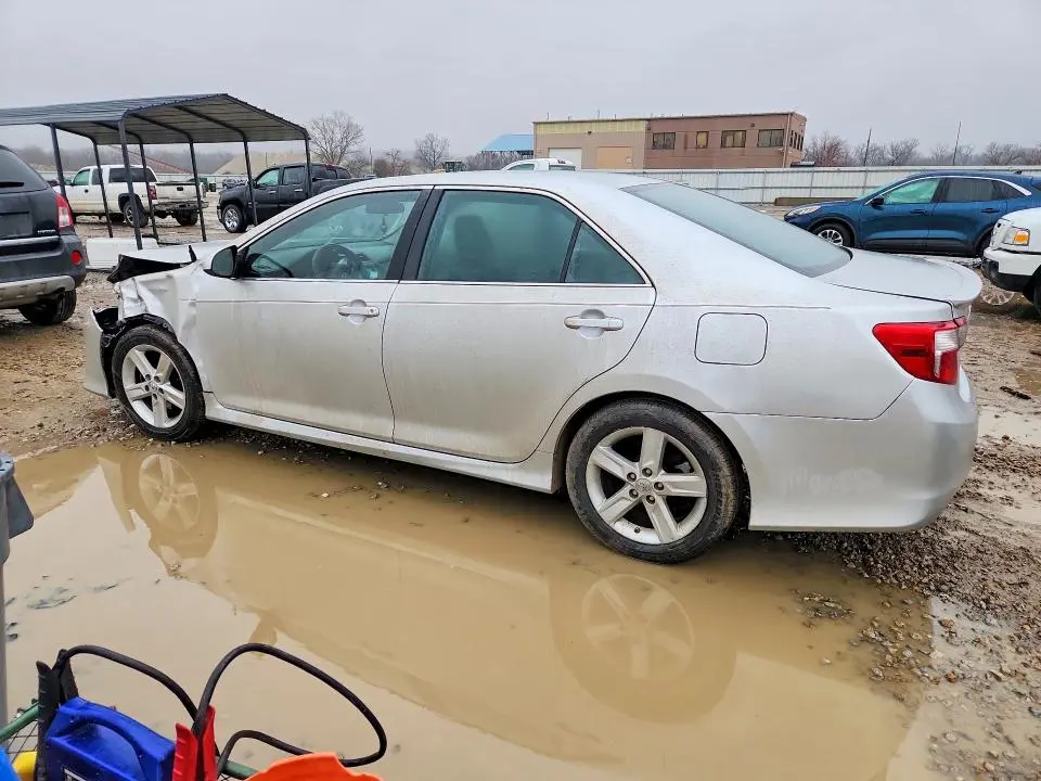 2014 TOYOTA CAMRY SE  