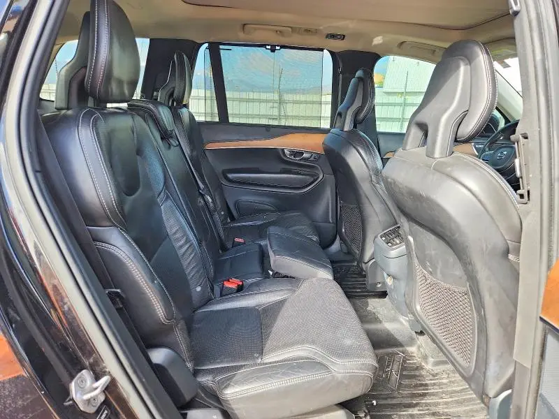 2016 VOLVO XC90 T6  